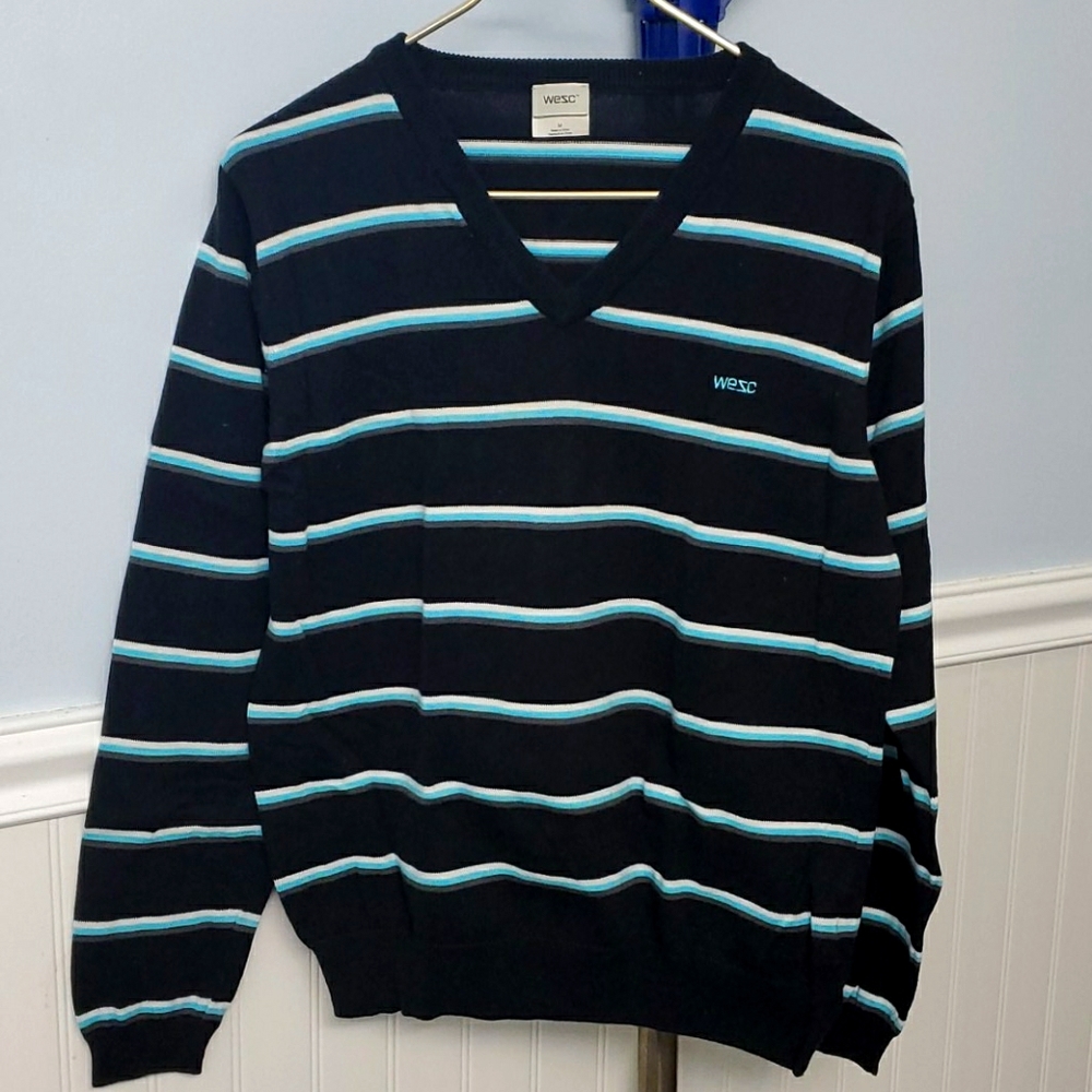 V neck sweater